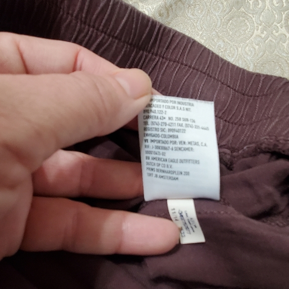 American Eagle AEO Maroon Red Purple Relaxed Fit Distressed Joggers Pants Large - Picture 7 of 9